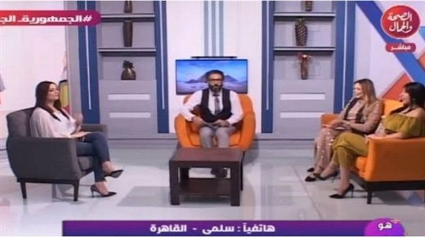 مين الواسطة اللي طلعتكم؟.. متصلة تهاجم 3 مذيعين على الهواء | شاهد