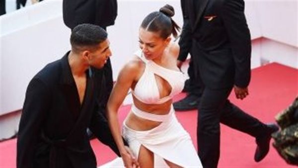 ايه اللي لابساه ده؟..زوجة أشرف حكيمي تثير الجدل بإطلالتها الجريئة في مهرجان كان السينمائي | شاهد