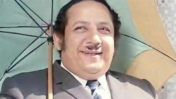 فيديو نادر.. حكاية نبوءة العراف لـ جورج سيدهم وسمير غانم وابنتيه قبل 50 عاما | شاهد