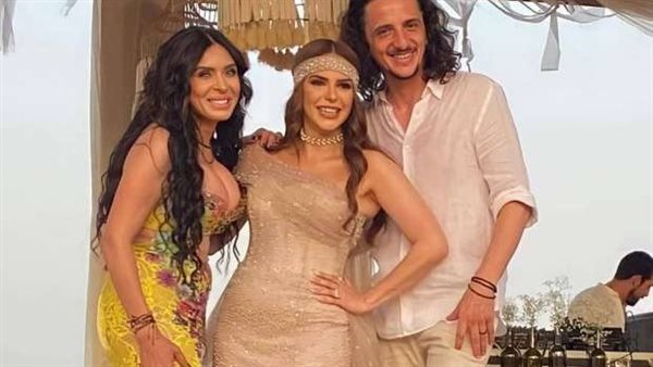 رقصت على أغنية عمرو دياب.. أول لقطات من حفل زفاف دنيا عبدالعزيز | شاهد