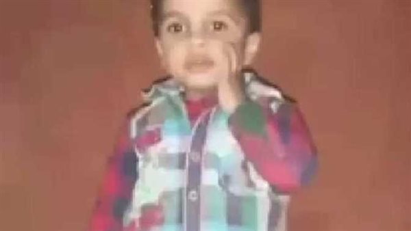 كنت بأدبه.. أب يقتل نجله الطفل بسبب اللعب في الشارع 