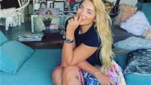 من سنتين جنب ترابيزتي.. مي حلمي تكشف عن مفاجأة بشأن انفصال شاكيرا وبيكيه | شاهد