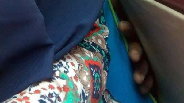 تحسس جسدها..القصة الكاملة لتحرش شاب عربي بأستاذة جامعية في ميكروباص بأكتوبر