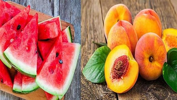 ليس له علاقة بالمبيدات.. الزراعة تحسم الجدل حول تسبب البطيخ والخوخ في نزلات معوية