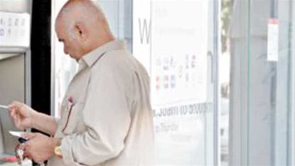 الحكومة تكشف حقيقة إيقاف المعاشات لأصحاب البطاقات التقليدية 