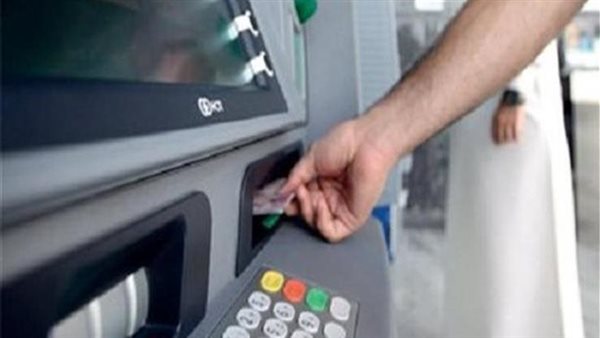 بداية من هذا التوقيت.. تفاصيل عمولة السحب من ماكينات الصراف الآلي لغير العملاء 
