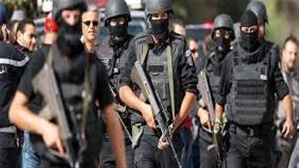 السبب صادم..تفاصيل ضبط المتهم بقتل والده و4 اشقائه في مذبحة دشنا