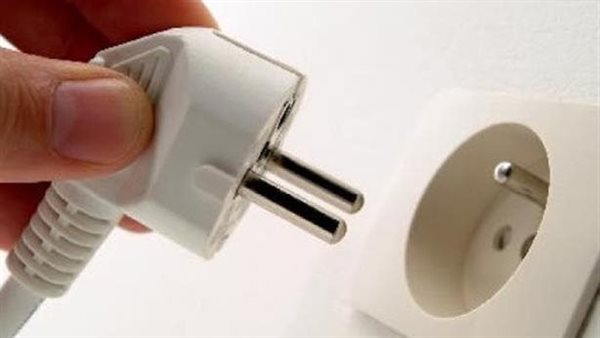 سارقة للتيار.. احذر هذه الأجهزة تستهلك كهرباء رغم إطفاءها | شاهد