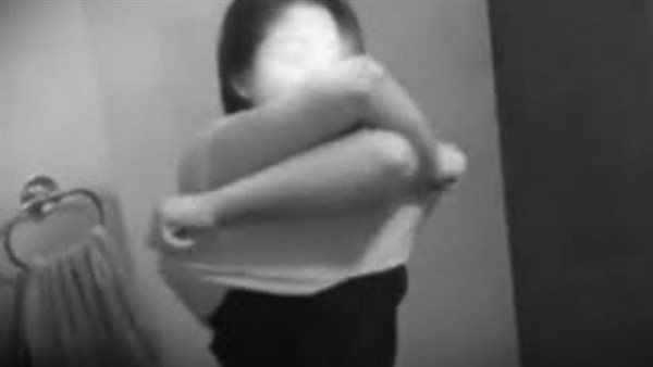 وضع الهاتف في مكان غير متوقع..تفاصيل مثيرة في ضبط عامل لتصويره السيدات داخل بروفة محل شهير