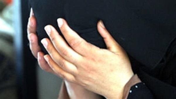 قتلته ورمته في المقابر.. كيف تخلصت ربة منزل من زوجها بمساعدة عشيقها في بني سويف؟