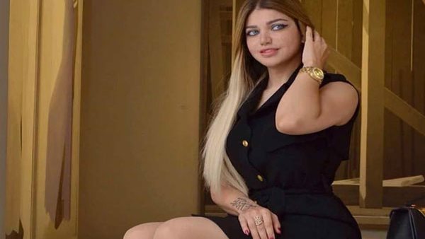 في غاية الخجل.. ياسمين الخطيب تعتذر بعد اتهامها الممرضات بسرقة مجوهراتها 