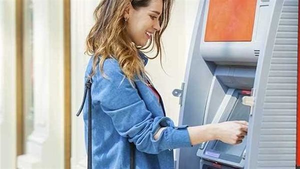 مطالب بتأخير تطبيقها وهذه قيمتها..متى تخصم رسوم السحب والاستعلام من ماكينات الصراف الآلي؟