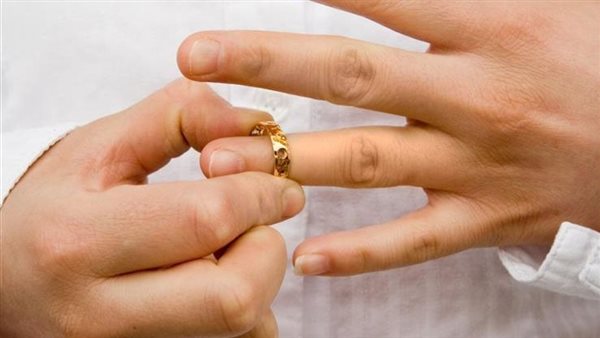 فضحتني على النت.. مجدي يطلب تطليق زوجته