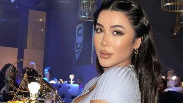 بعد شهر من الزواج.. أول رد من مطربة مسيطرة على أنباء طلاقها | شاهد