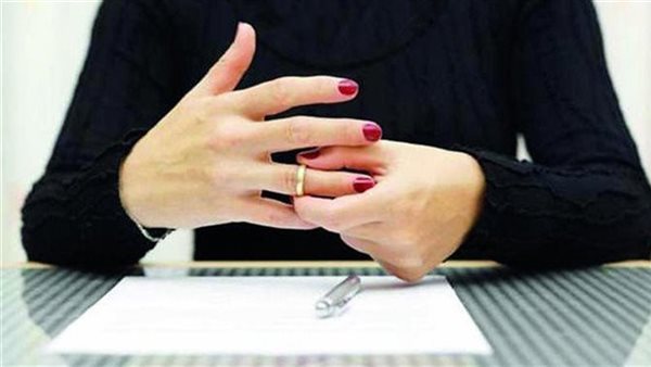 عمل بطل قبل الزواج وبعدها استندل.. قصة مأساوية ترويها زوجة داخل محكمة الأسرة