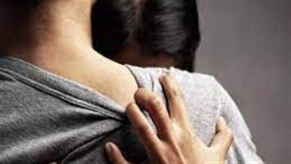 هربت مع عشيقها وعايزة البنتين..أحمد يطالب بطلاق زوجته بعد تخطيطها لقتله