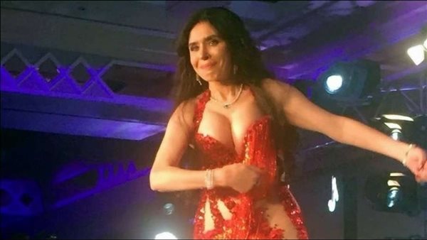 دينا وأزواجها التسعة.. السر وراء فشل زيجات ملكة الرقص الشرقي وهذا موقف ابنها من رقصها