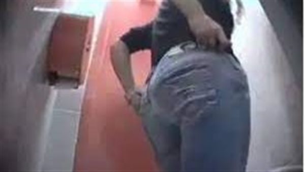 ادخلوا الحمام في بيوتكم.. تعليق ناري من مبروك عطية على جرائم تصوير السيدات داخل غرف تغيير الملابس | فيديو