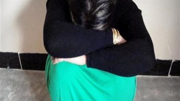 بسبب علاقة عاطفية.. المتهمة بقتل زوجها في المرج تمثل الجريمة