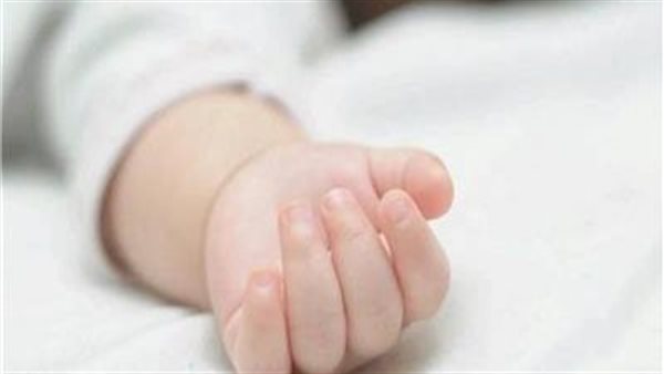 حبس 4 متهمين والبرلمان يتحرك.. تفاصيل صادمة في وفاة طفل خنقًا داخل حضانة الإسكندرية