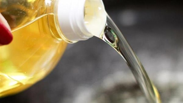بيان عاجل..الحكومة تحسم الجدل بشأن انتشار عبوات زيت طعام غير صالحة