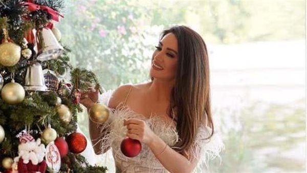  دخلت الإسلام بعد وفاة والدتها.. القصة الكاملة لظهور ديانا حداد أمام الكعبة | شاهد