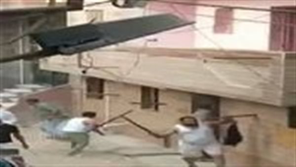 مقطع صادم..لحظة مقتل موظف بالمحليات على يد عائلة في مشاجرة بالشرقية | فيديو