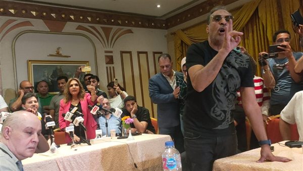 تعالى اقعد مكان النقيب..القصة الكاملة لمشادة هاني شاكر وسعيد الارتيست في مؤتمر اعتذار حسن شاكوش | فيديو