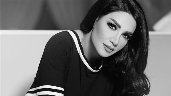  بعد جدل صورتها بالعمرة.. أول تعليق من ديانا حداد حول قصة اعتنقاها الإسلام | شاهد