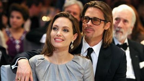 على طريقة جوني ديب.. أزمة بين براد بيت وإنجلينا جولي بسبب النبيذ الوردي | فيديو