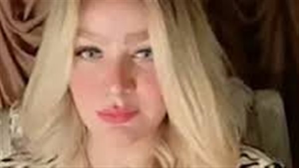 في أول ظهور لها.. ابنة شيماء جمال ترافق جثمان والدتها وانهيار الأسرة في الجنازة| فيديو