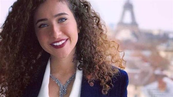 بنضرب رسم للفراعنة.. تفاصيل أزمة غادة والي والفنان الروسي بعد رسومات مترو كلية البنات