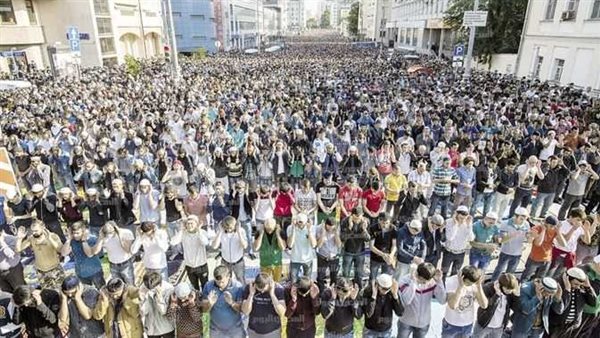  عيد الأضحى.. بيان عاجل من الأزهر بشأن اختلاط الرجال والنساء في الصلاة