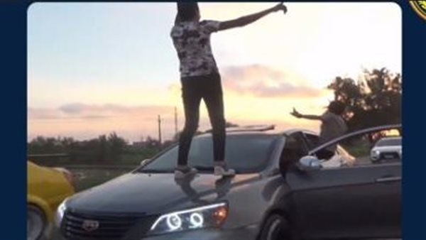 احتفال بزفاف صديقه.. كشف ملابسات فيديو الرقص على السيارة في الإسكندرية