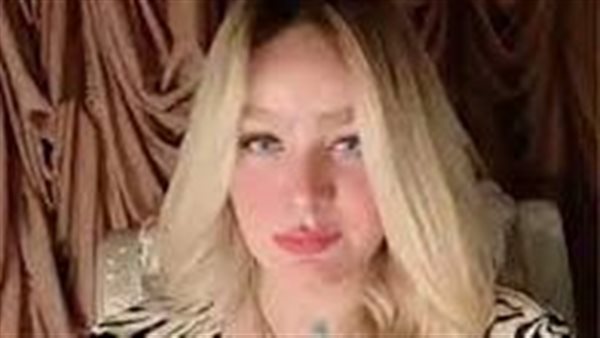 نفسي نار قلبى تبرد..انهيار والدة شيماء جمال أمام قبرها في أول أيام العيد