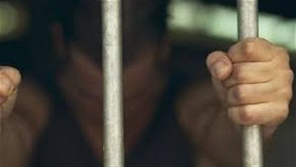 ادعى مخاطبة الأموات.. تفاصيل القبض على طبيب مفصول نصب على سيدة في 92 ألف دولار