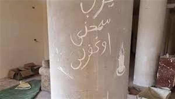 ترك رسالة مؤثرة على أعمدة المسجد.. حكاية شاب سرق الجامع من أجل علاج والدته | شاهد