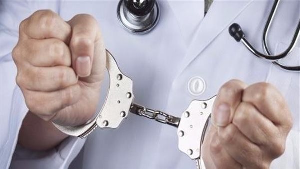 خدرها قبل القيصرية.. طبيب يغتصب سيدة في عملية ولادة