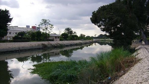 ابنها الوحيد.. فتاة تلقي طفل جارتها في ترعة بالفيوم والسبب صادم