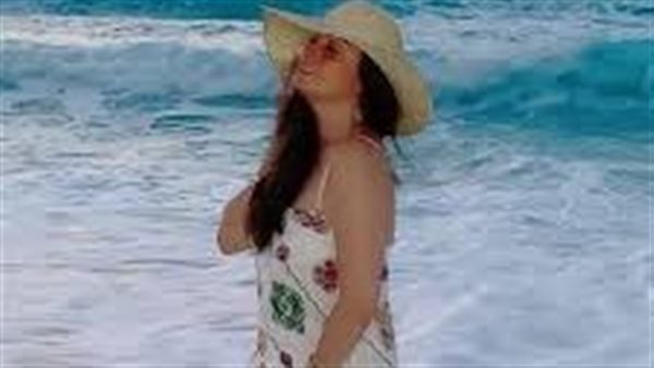 الله على جو الساحل.. إطلالة مثيرة جديدة لـ نرمين الفقي من أمام البحر | شاهد