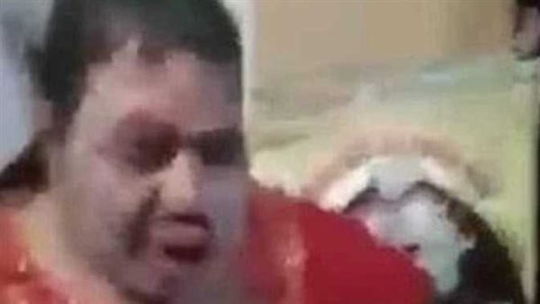 ضبطوه مع سيدة.. الداخلية تكشف تفاصيل جديدة في واقعة تصوير مواطن بقميص نوم في الفيوم 