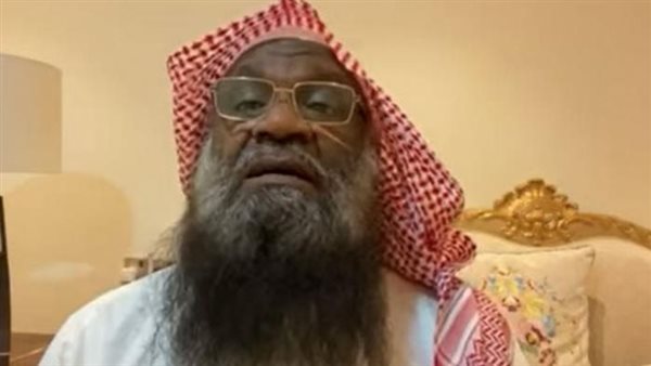 لتعلم اليهود أن في ديننا فسحة.. عادل الكلباني إمام الحرم المكي السابق يثير الجدل والحفيد السبب | شاهد