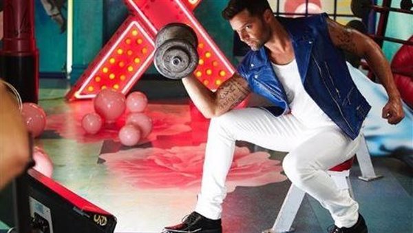 بعد اتهامه بـ زنا المحارم.. كيف انتهت قضية النجم العالمي ريكي مارتن؟