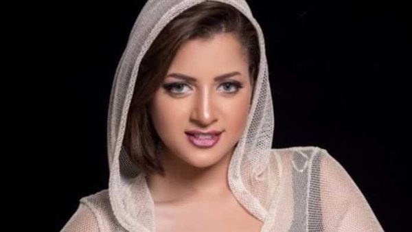 في الساحل الشمالي..نجل وفاء عامر يثير الجدل بعد ظهوره مع منى فاروق | شاهد