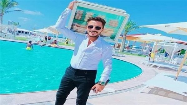 رحلة كفاح انتهت بمأساة.. أهالي الإسكندرية يشيعيون جنازة أشهر بائع فريسكا في مصر 