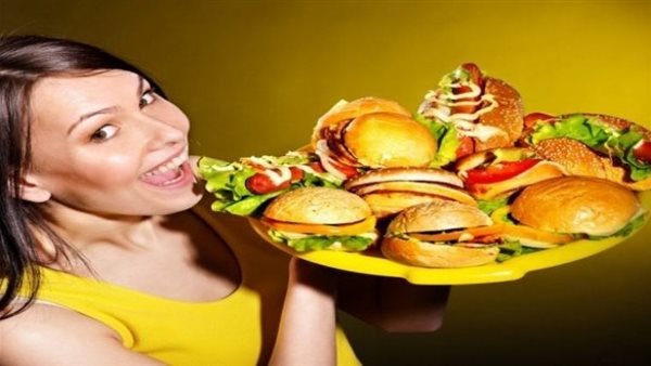 15 ضررا يهدد حياتك..ماذا يحدث لجسمك عند الإفراط في تناول الطعام؟