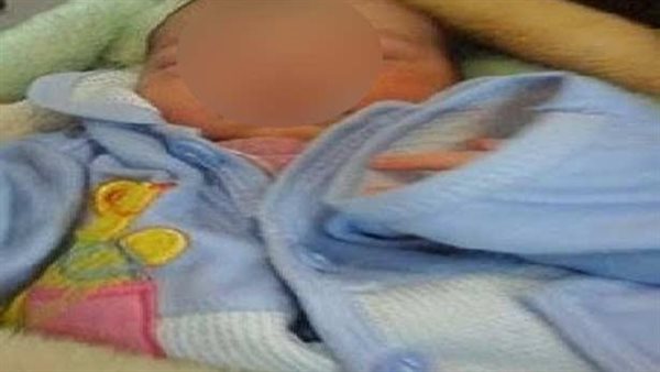 أبوه شك في نسبه.. سيدة تلقي طفلها الرضيع في منزل مهجور بالقليوبية 