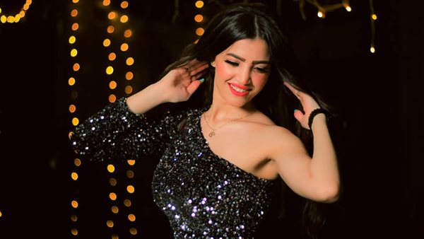 هدايا وورود..فتاة توثق طلاقها بحفل وسيشن تصوير في الشرقية | شاهد