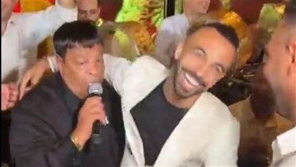 مش فارق معاهم.. رباعي الأهلي يثير غضب جماهيره برقصة مع عبد الباسط حمودة | شاهد