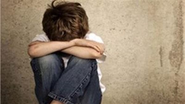 كي بالنار في مواضع حساسة بالجسد.. وصلة تعذيب مرعبة لطفل بالقليوبية